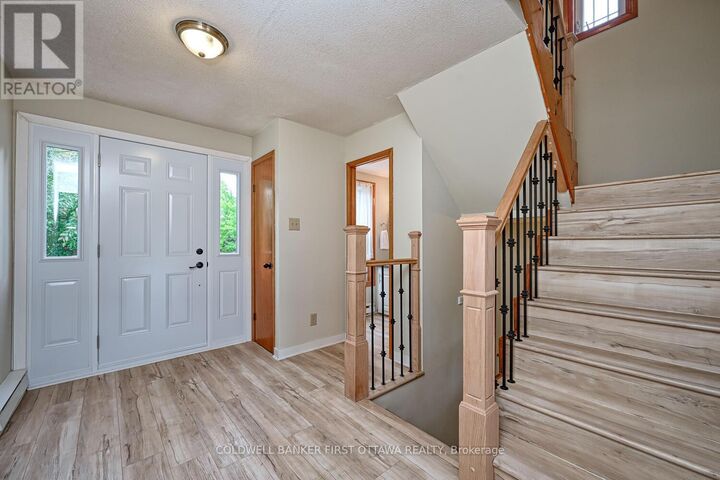 Property Photo:  22 Poole Creek Crescent  ON K2S 1G4 