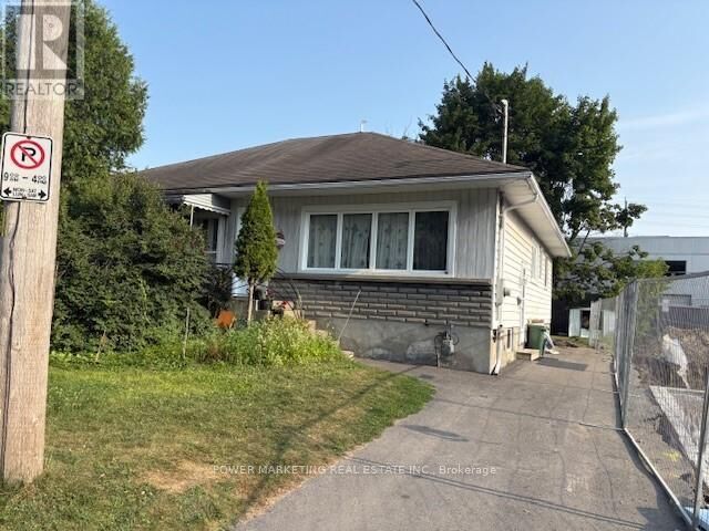 Property Photo:  528 Mutual Street  ON K1K 1C6 