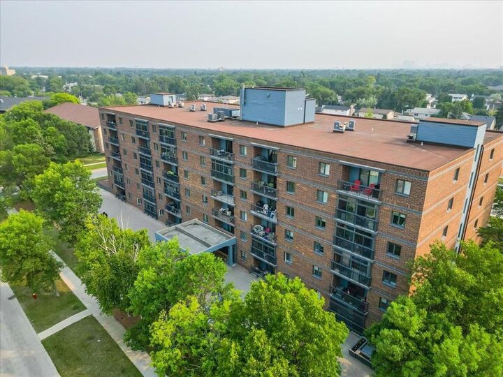 Property Photo:  640 Mathias Avenue  MB R2V 3S3 