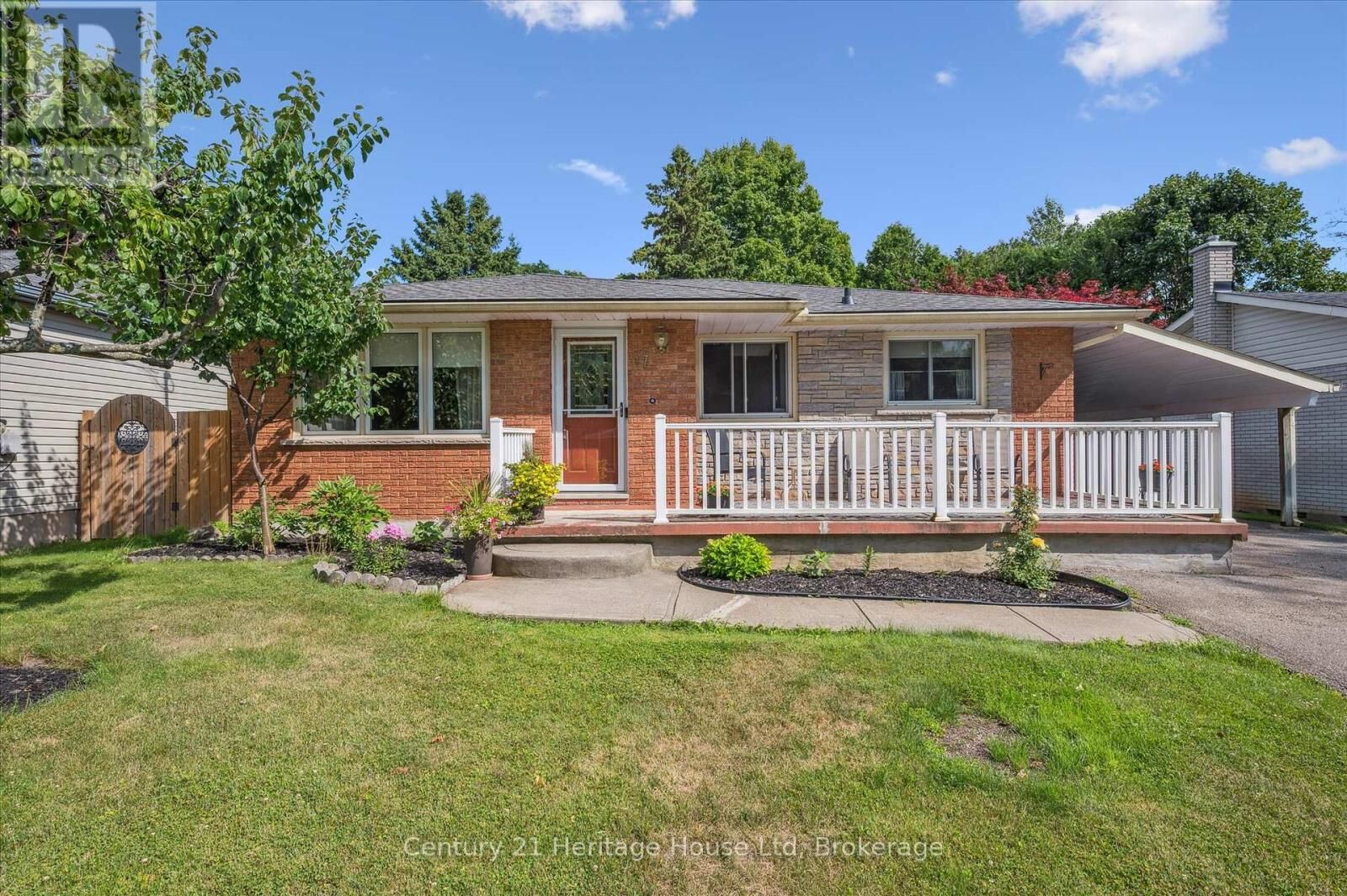 Property Photo: 17 Dalebrook Place ON N1E 1A7