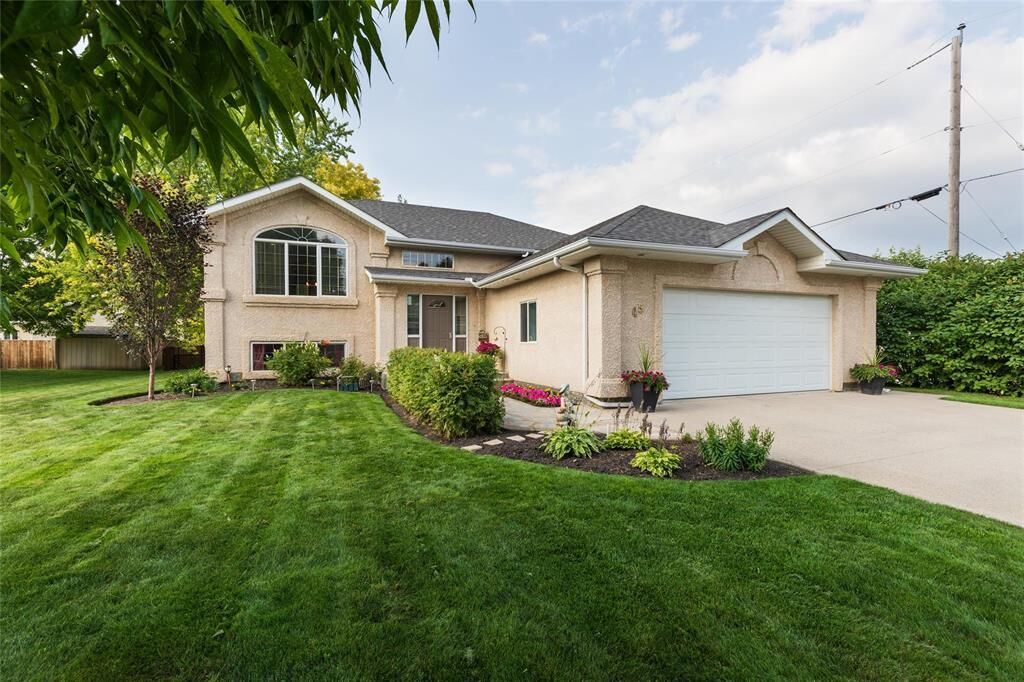 Property Photo:  45 4th Avenue  MB R0A 0C0 