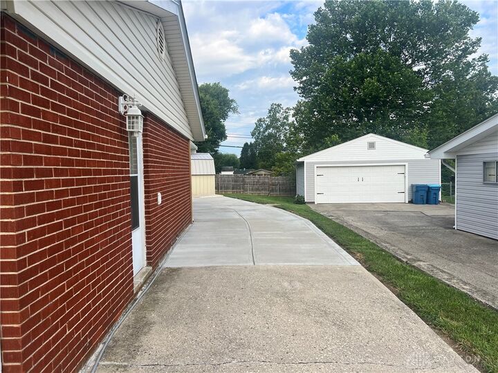 Property Photo: 541 Chaucer Road OH 45431