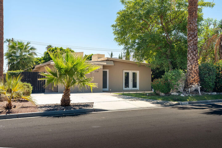 Property Photo:  51864 Avenida Mendoza  CA 92253 