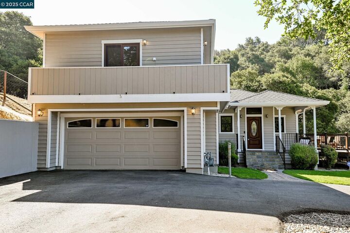 Property Photo: 3981 Amyx Ct CA 94542