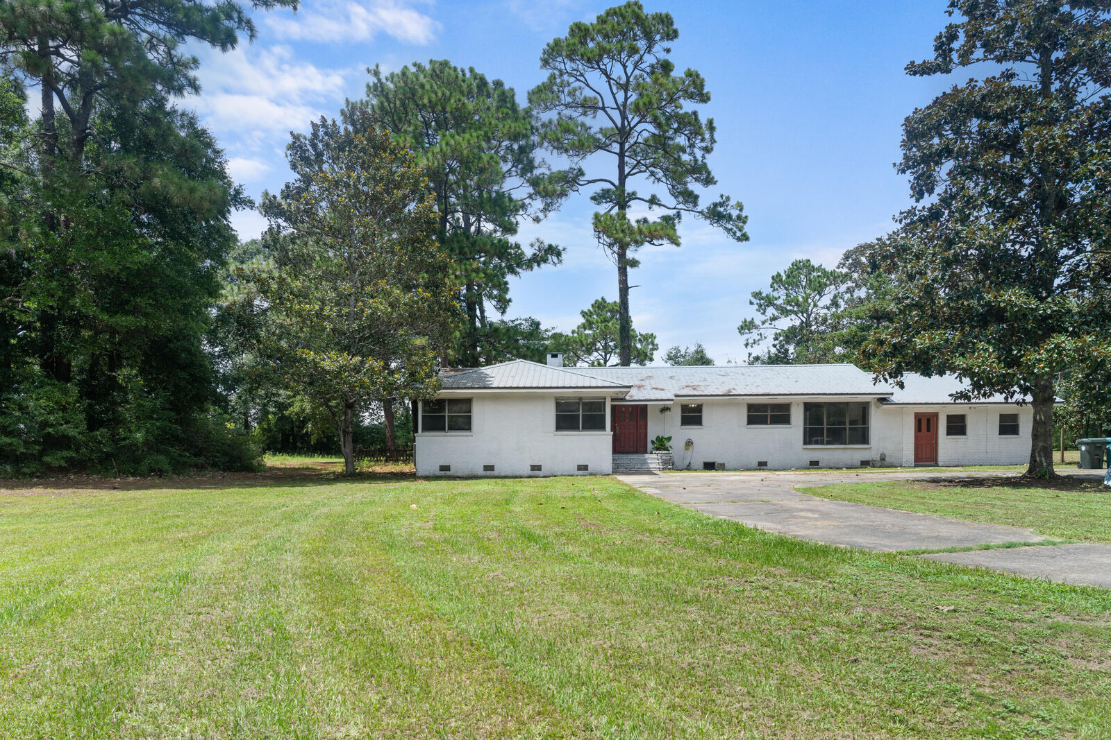 Property Photo: 359 Shoemaker Drive FL 32433
