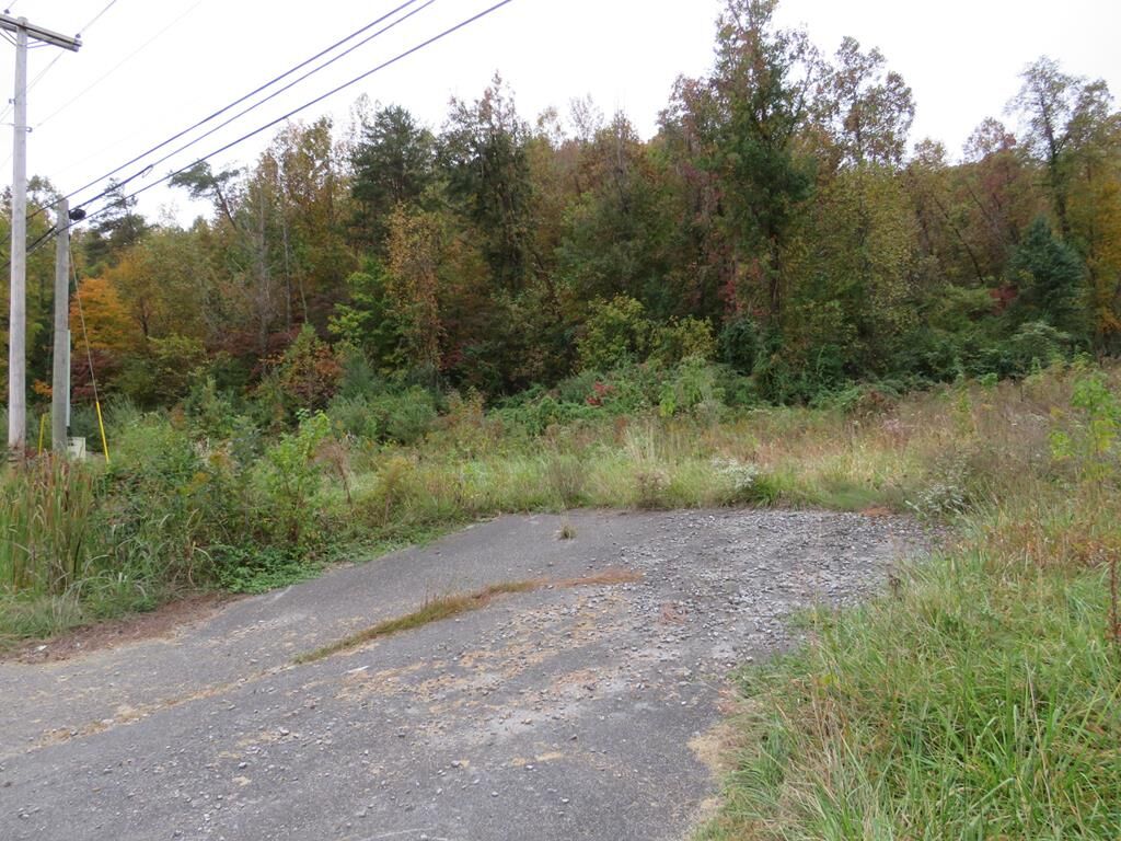 Property Photo:  1610 Route 40E  KY 41240 