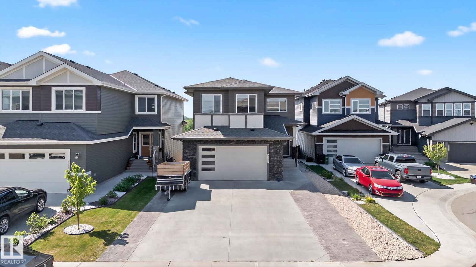 Photo de la propriété: 4119 7 Avenue SW AB T6X 2J2