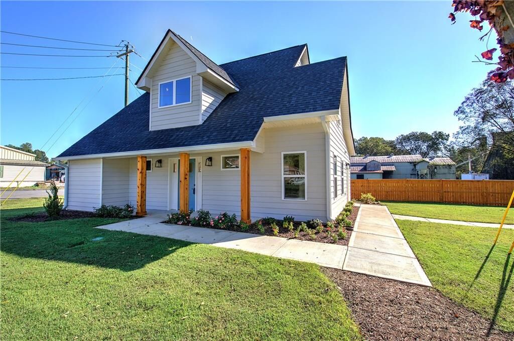 Property Photo:  121 S Railroad St  GA 30103 