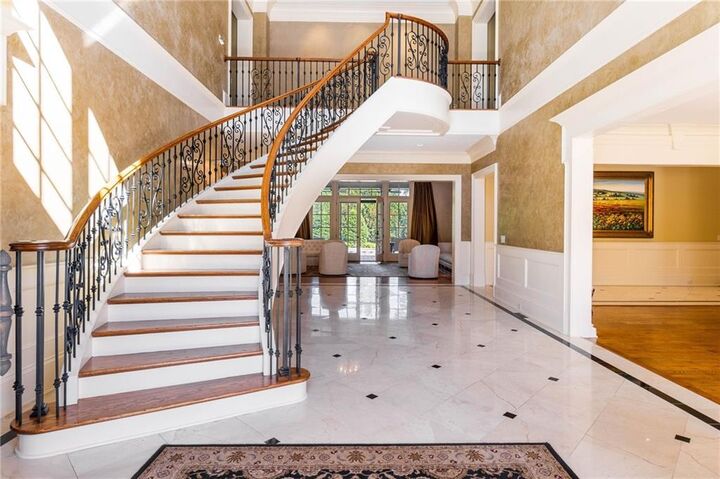 Property Photo: 4000 Heatherwood Way GA 30075