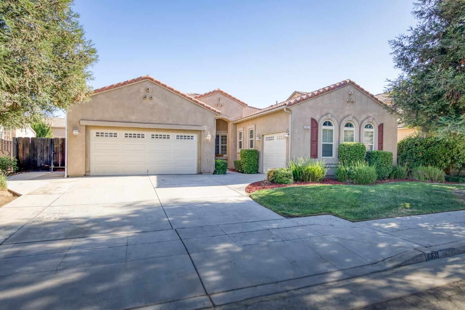 Property Photo: 6611 W Morris Avenue CA 93723