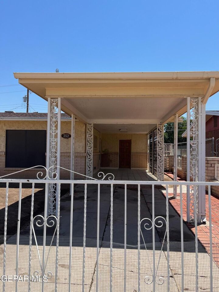 Property Photo: 252 Trinity Place TX 79905