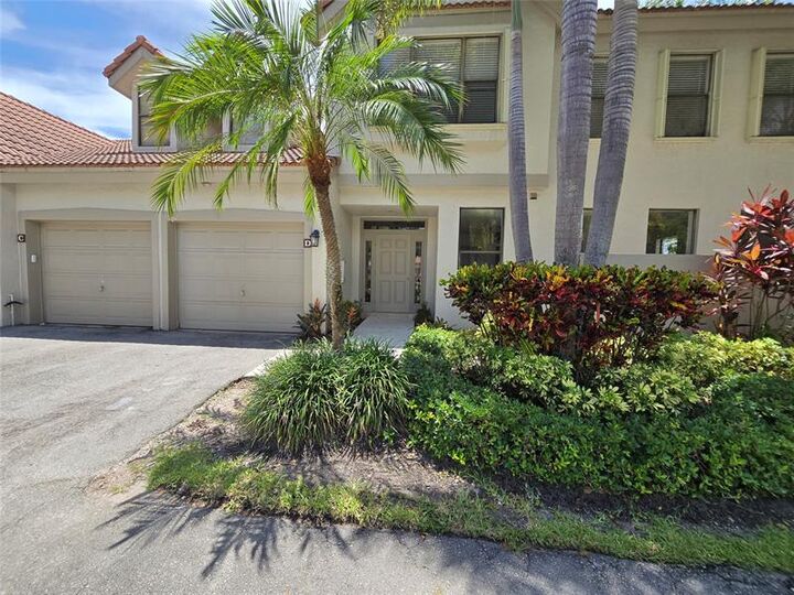 Property Photo:  5800 Coach House Cir D  FL 33486 