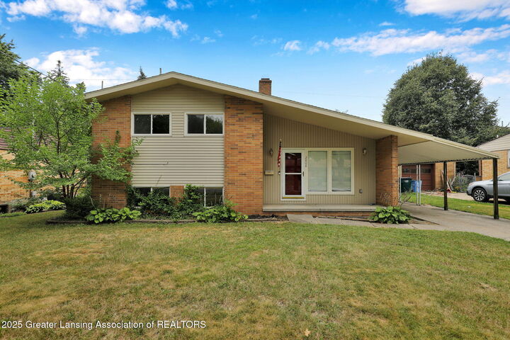 2808 Lasalle Gardens  Lansing MI 48912 photo