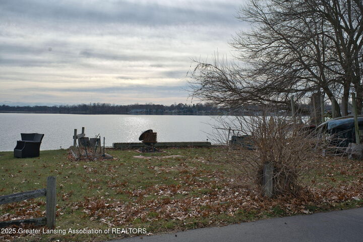 Property Photo:  6427 W Reynolds Road  MI 48840 