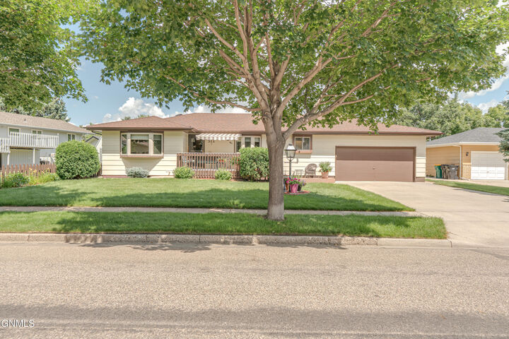 Property Photo: 512 Lansing Lane ND 58504