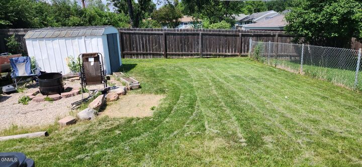 Property Photo: 1814 D Avenue E ND 58501