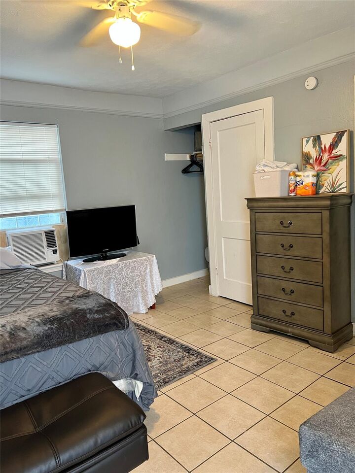 Property Photo: 3126 Webster St 10 TX 77004