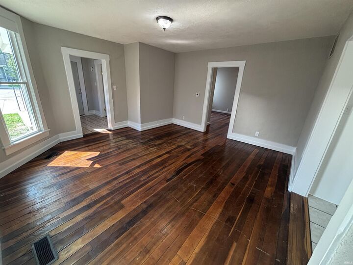 Property Photo: 1708 Washington Avenue IN 47591