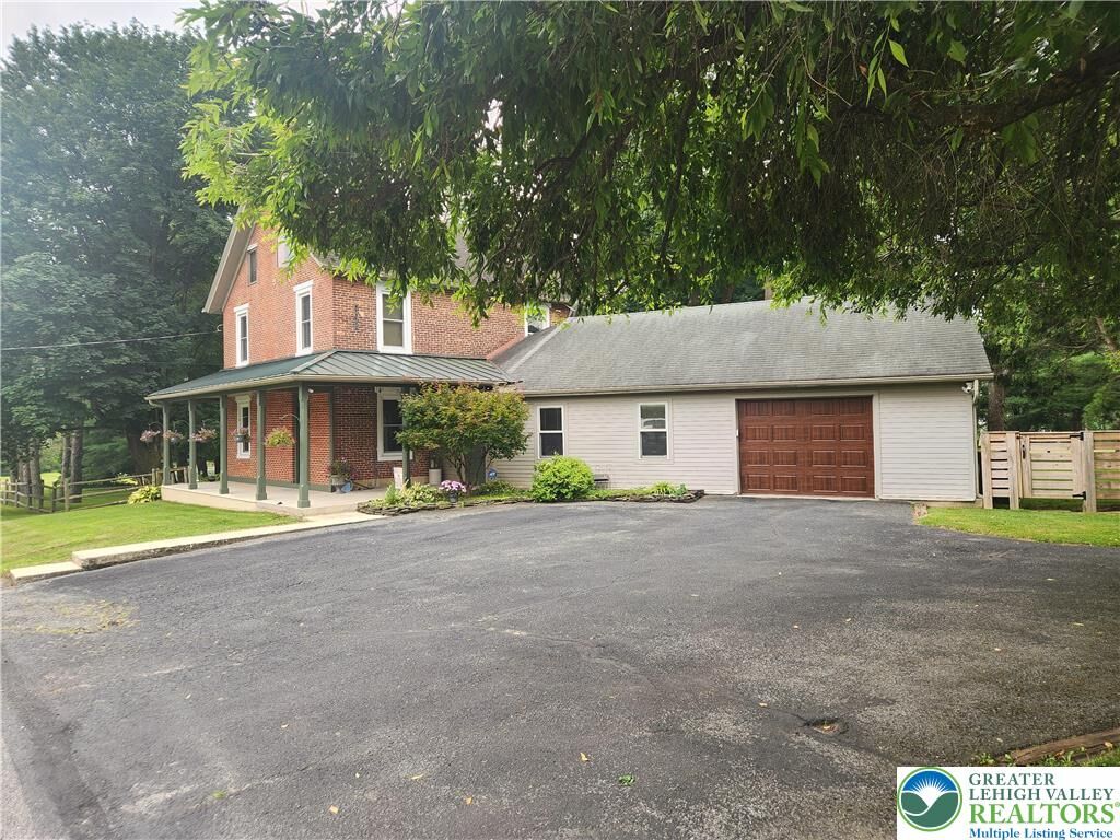 Property Photo: 861 Municipal Road PA 18088