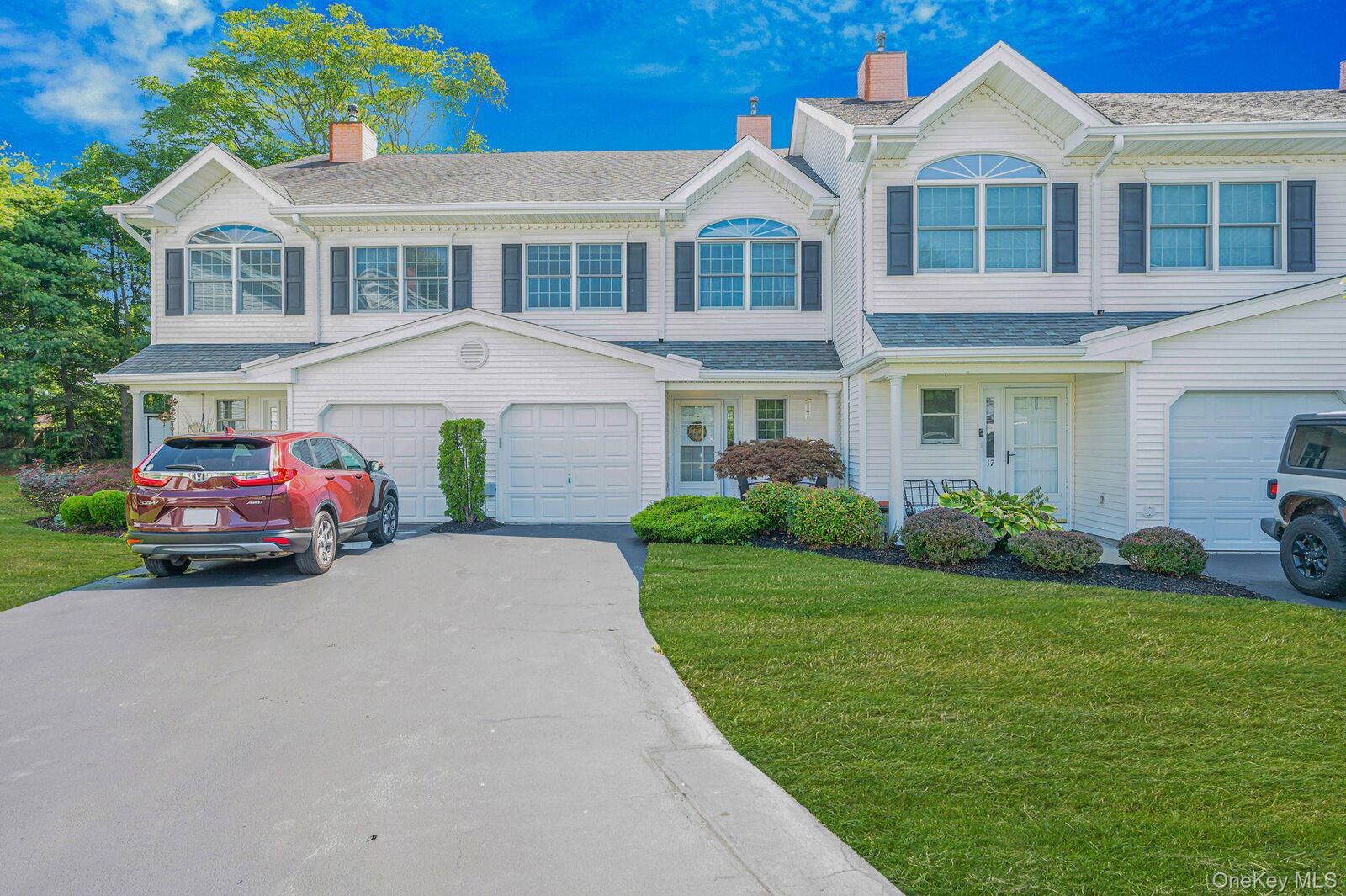 Property Photo:  19 S Country Common  NY 11795 