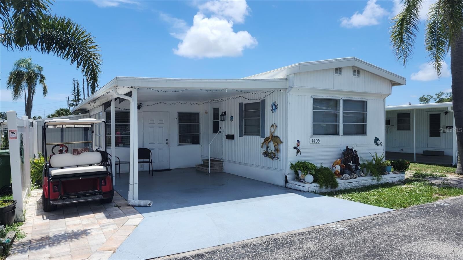 Property Photo: 1405 25th Avenue Drive W FL 34205