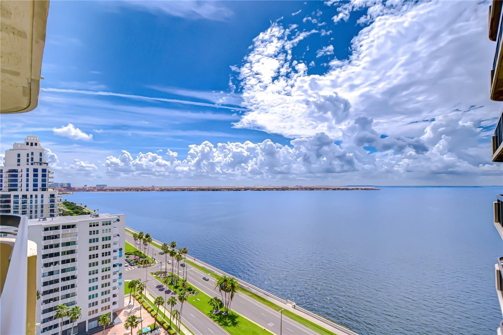 Property Photo:  2413 Bayshore Boulevard 1903  FL 33629 