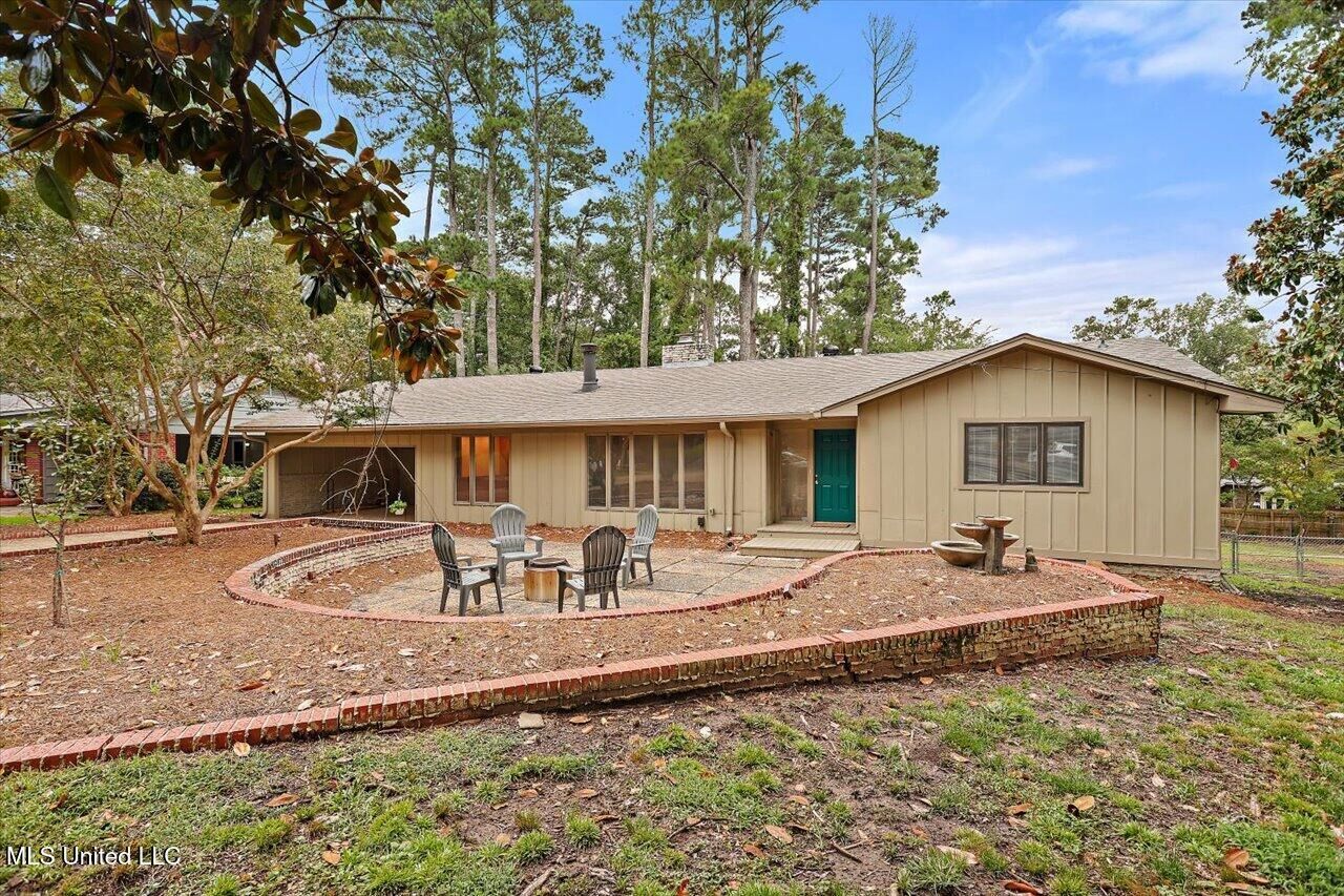 Property Photo:  2009 Southwood Road  MS 39211 