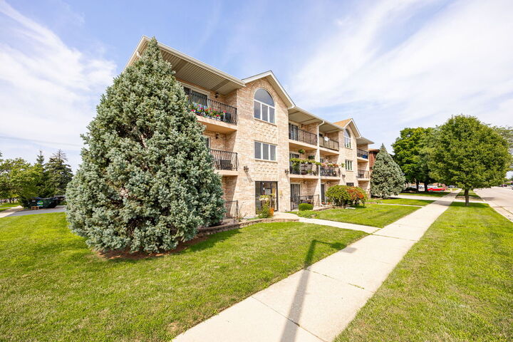 Property Photo:  5948 W 87th Street 301  IL 60459 