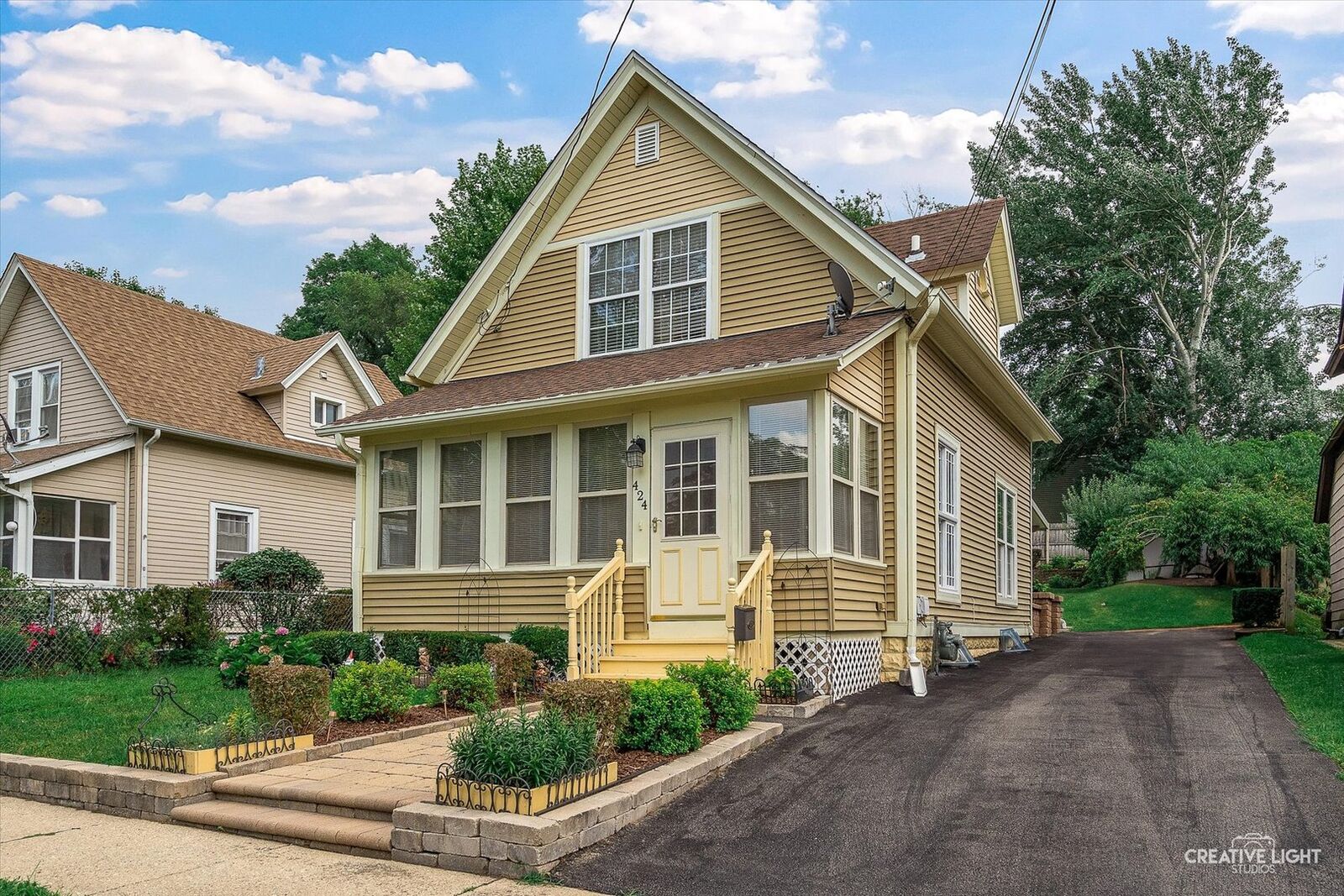 Property Photo: 424 Rosewood Avenue IL 60505