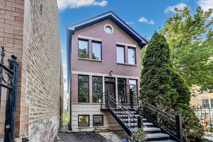 Property Photo:  1656 N Artesian Avenue  IL 60647 