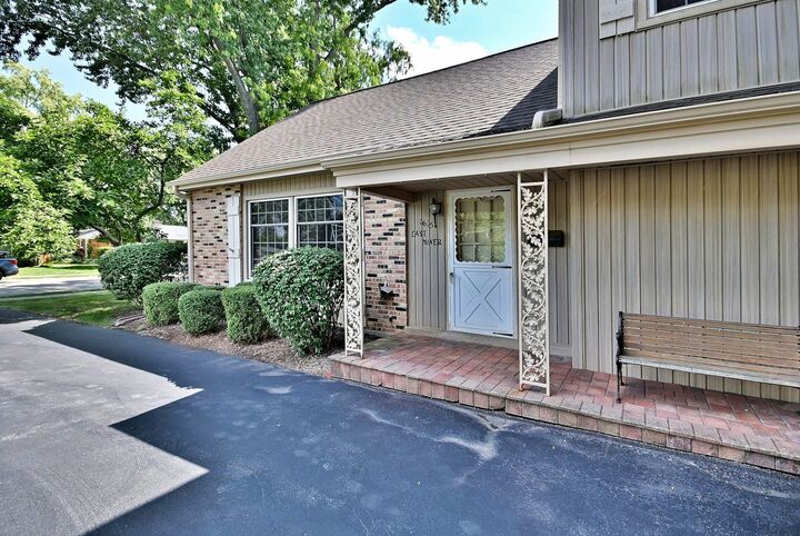 Property Photo: 1615 E Miner Street IL 60004