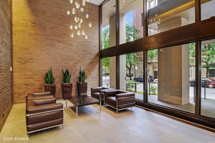 Property Photo:  2650 N Lakeview Avenue 1608  IL 60614 