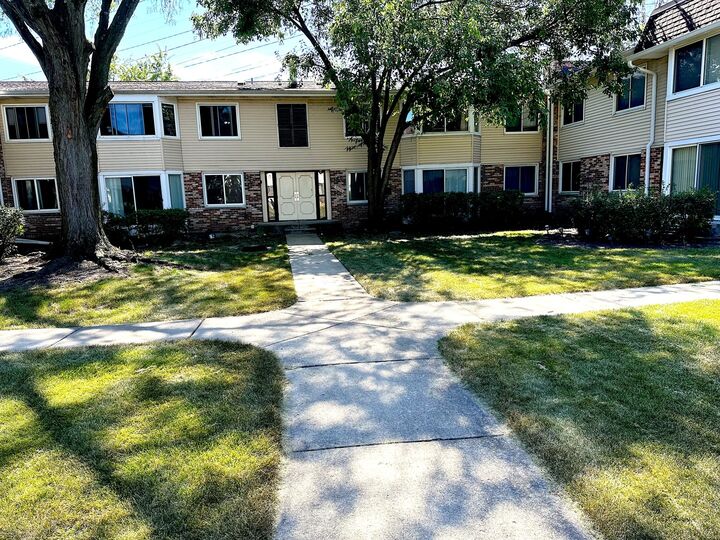 3108 Roberts Drive 6  Woodridge IL 60517 photo