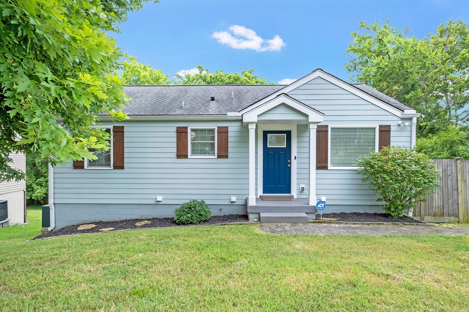 Property Photo: 3821 Sentinel Dr TN 37209
