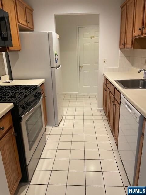 Property Photo: 9-1 Vernon Court NJ 07463