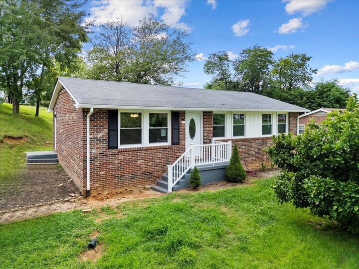 Property Photo:  2305 Elmwood Street  VA 24141 