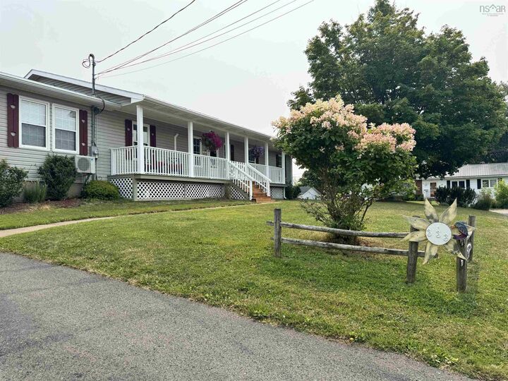 333 Queen Street  New Glasgow NS B2H 6A6 photo