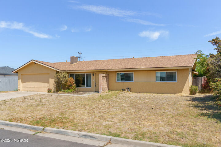 Property Photo:  539 Dahlia Place  CA 93455 