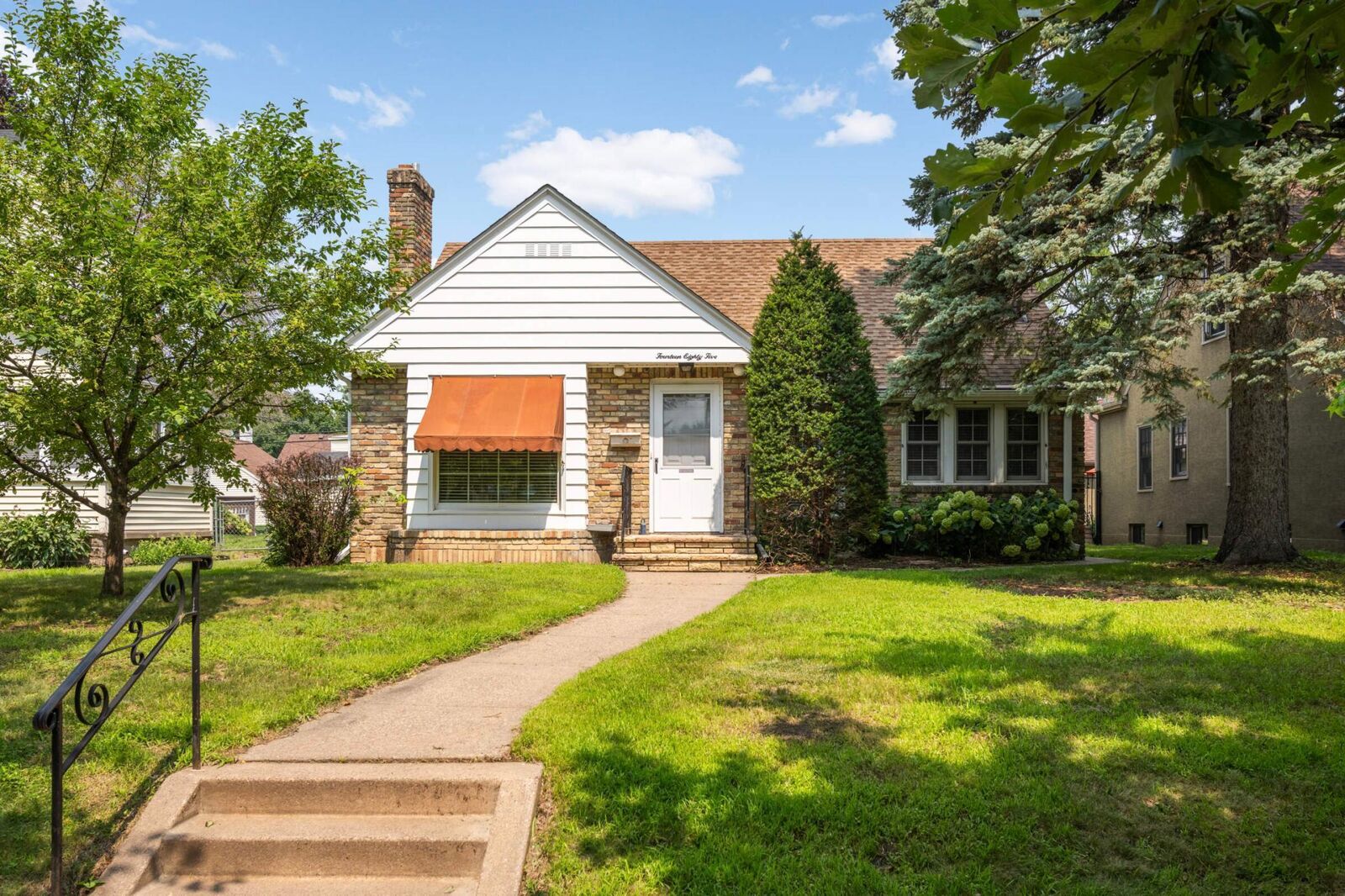 Property Photo:  1485 Iowa Avenue W  MN 55108 