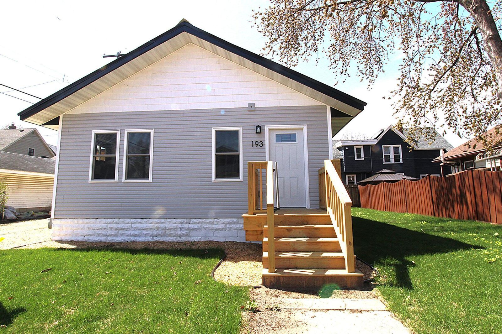 Property Photo:  193 Griggs Street N  MN 55104 