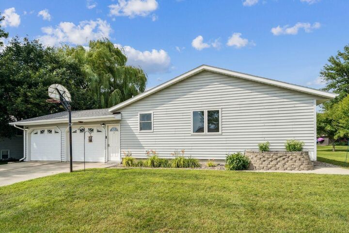 620 Ranchwood Drive  Bird Island MN 55310 photo