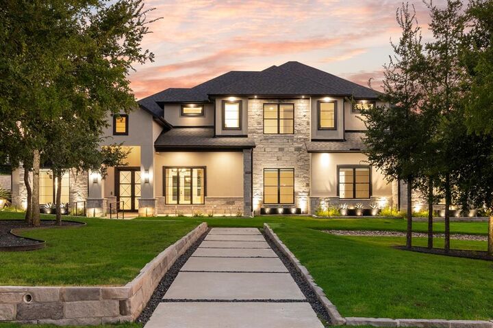 Property Photo: 516 Lodge Hill Drive TX 75032