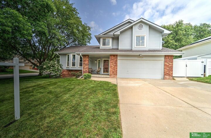 Property Photo: 13922 Edna Street NE 68138