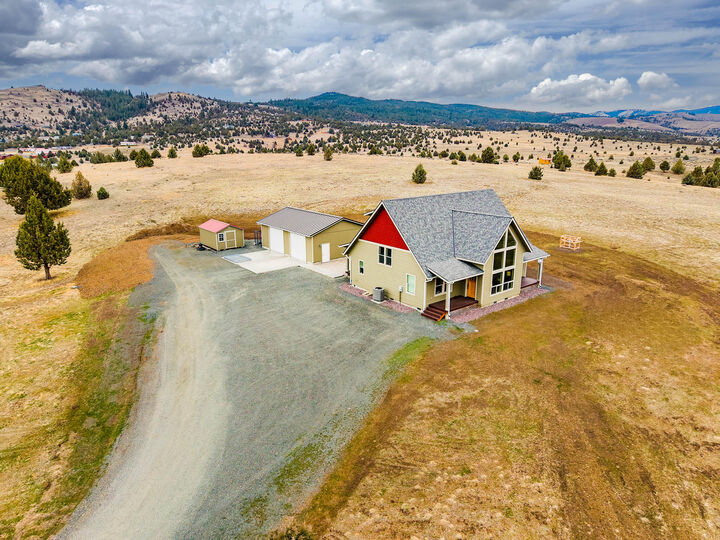 Property Photo:  26216 W Bench Road  OR 97845 