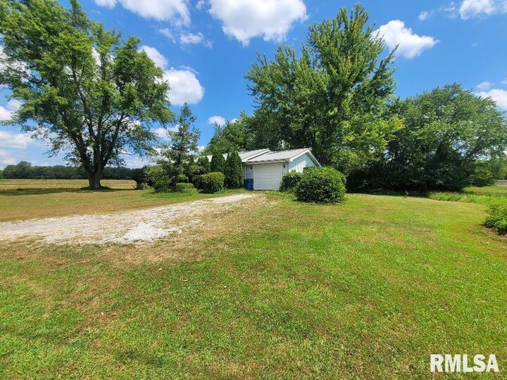Property Photo:  10554 N State Route 142 Highway  IL 62864 