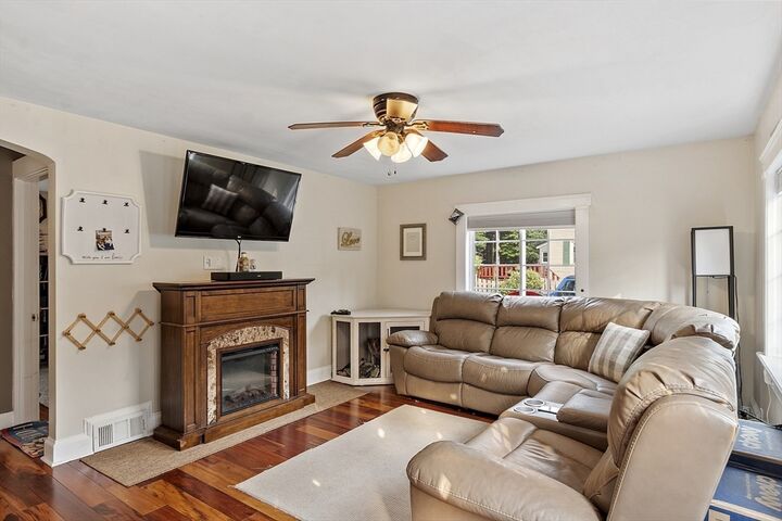 Property Photo: 4 Park St MA 01473