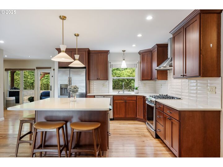 Property Photo: 14119 SE Madison St OR 97233