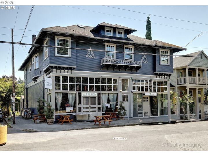 2342 SE Ankeny St  Portland OR 97214 photo