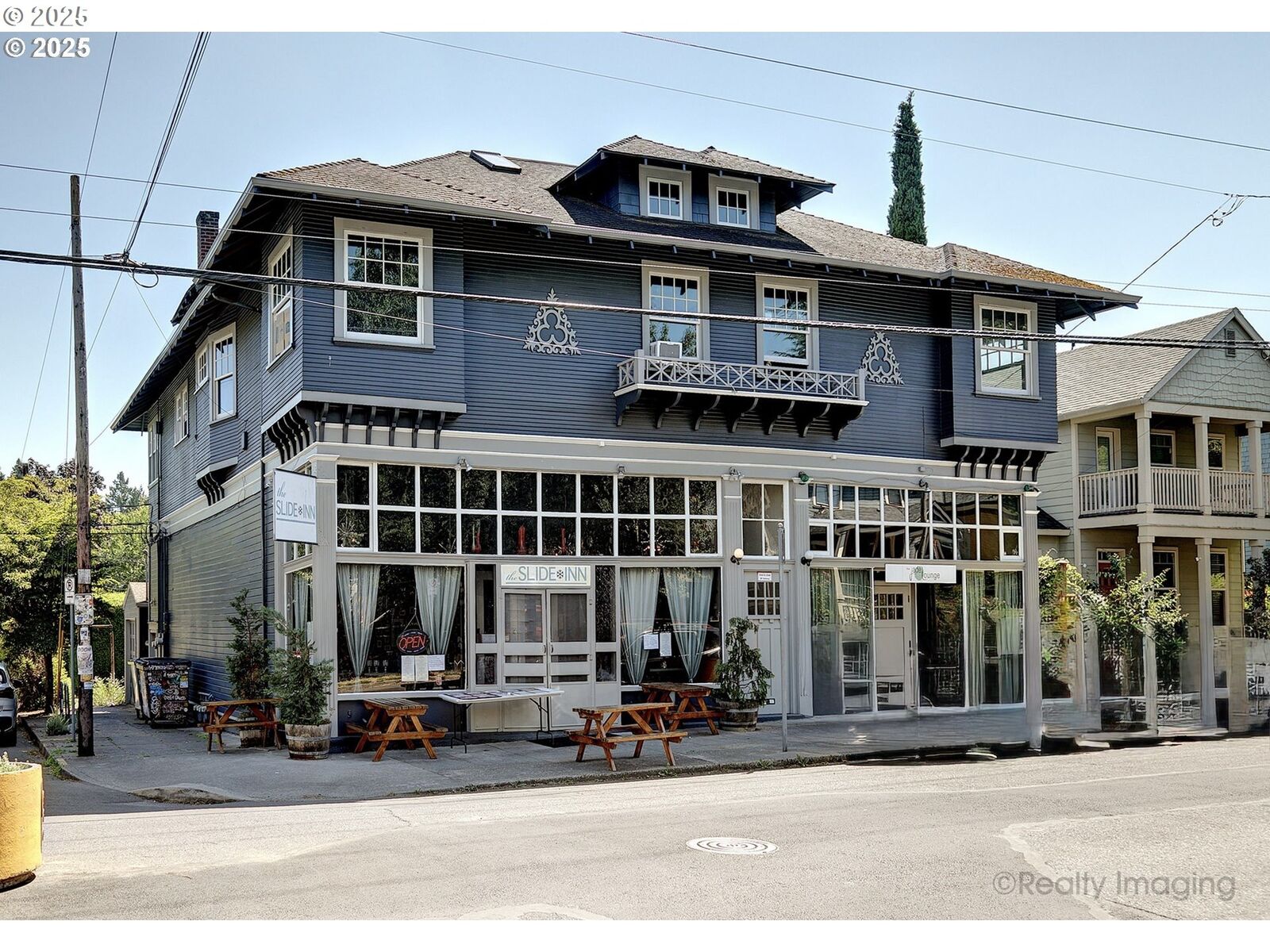 Property Photo:  2342 SE Ankeny St  OR 97214