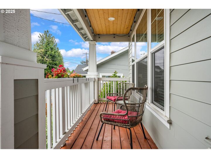 Property Photo: 617 SE 76th Ave OR 97215
